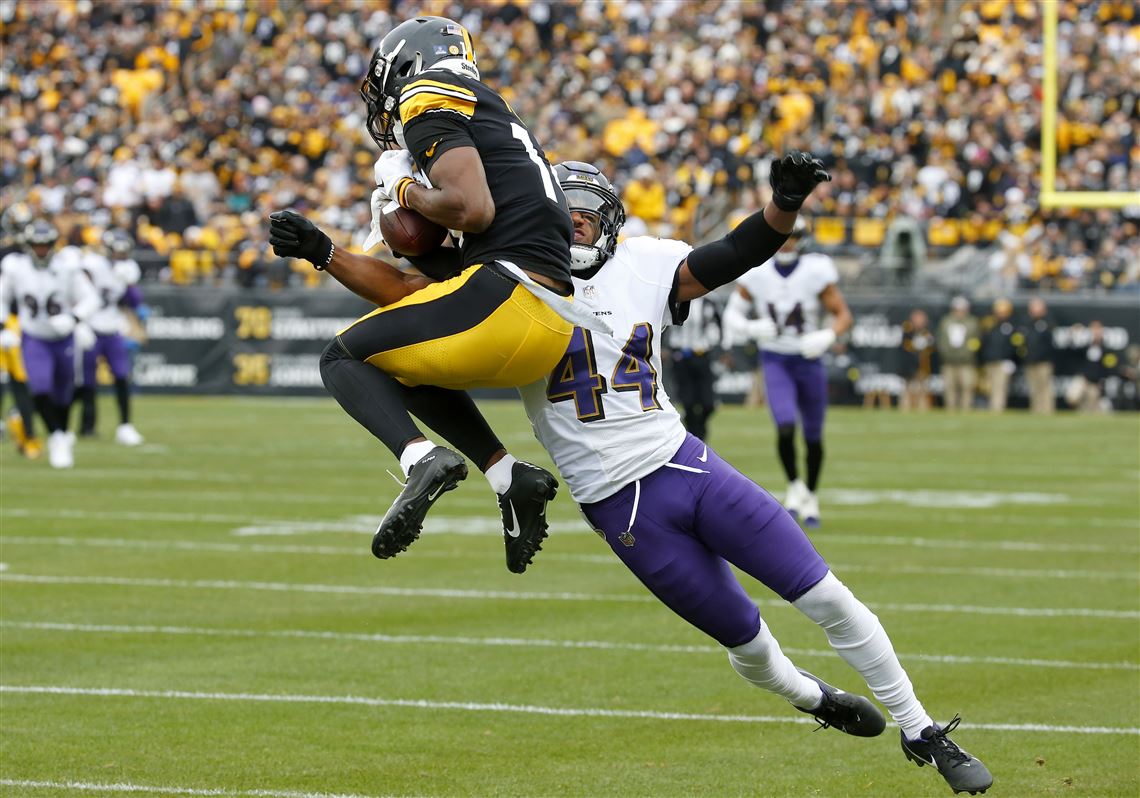 George Pickens of the Pittsburgh Steelers breaks a tackle by Nolan News  Photo - Getty Images