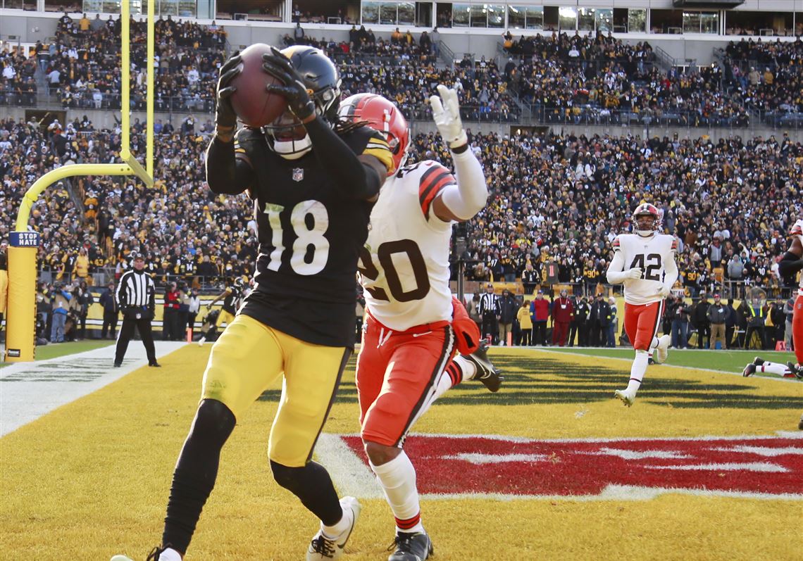 For or Against? Should the Steelers Extend WR1 Diontae Johnson?