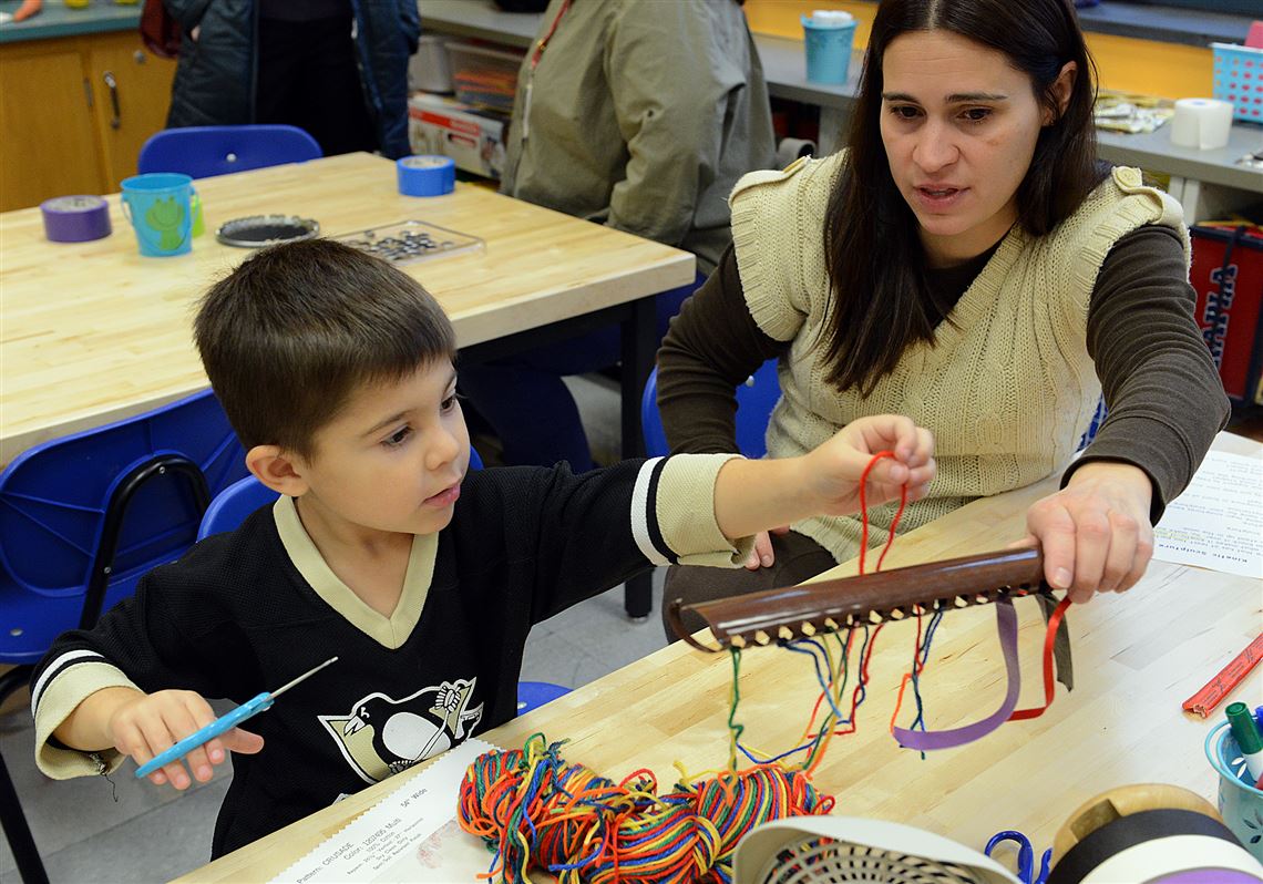 Fox Chapel Area first-graders among first to soak in the Espanol