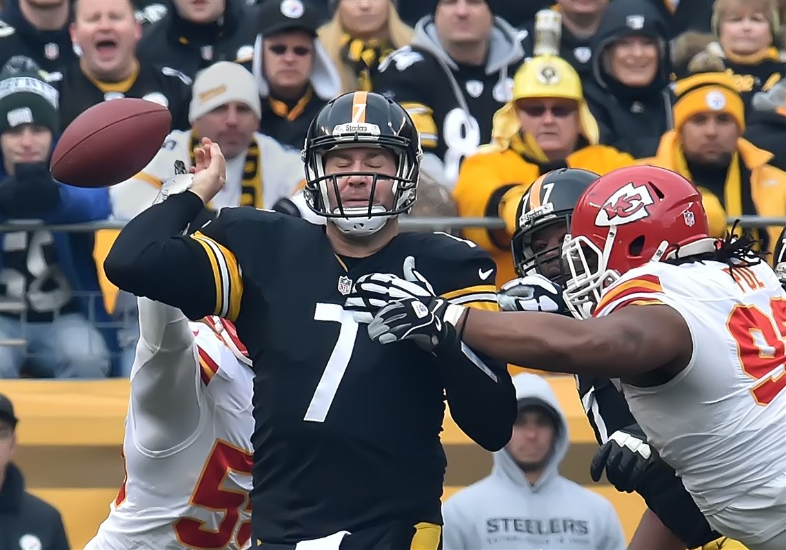 Dontari Poe throw. Dontari Poe throws a td. kansas city chiefs