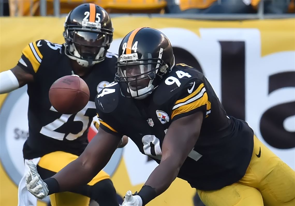 Pittsburgh Steelers linebacker Lawrence Timmons (94) closes in on