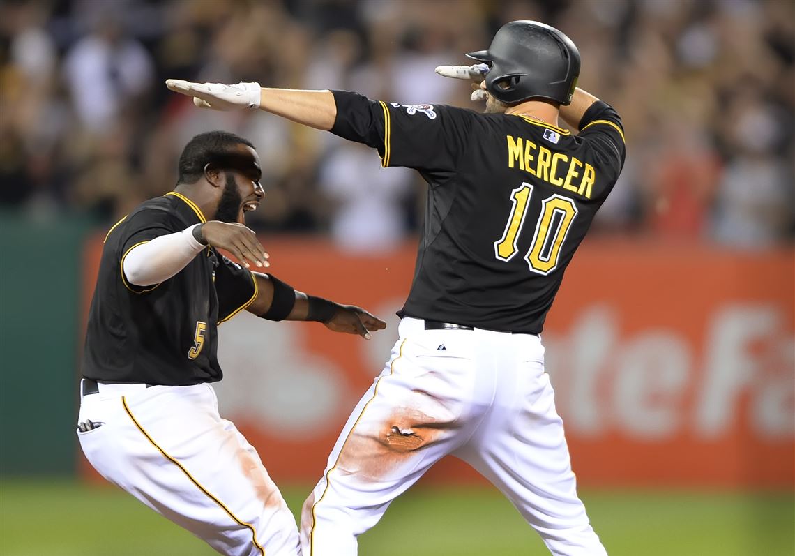 25 April 2015: Pittsburgh Pirates Shortstop Jordy Mercer (10