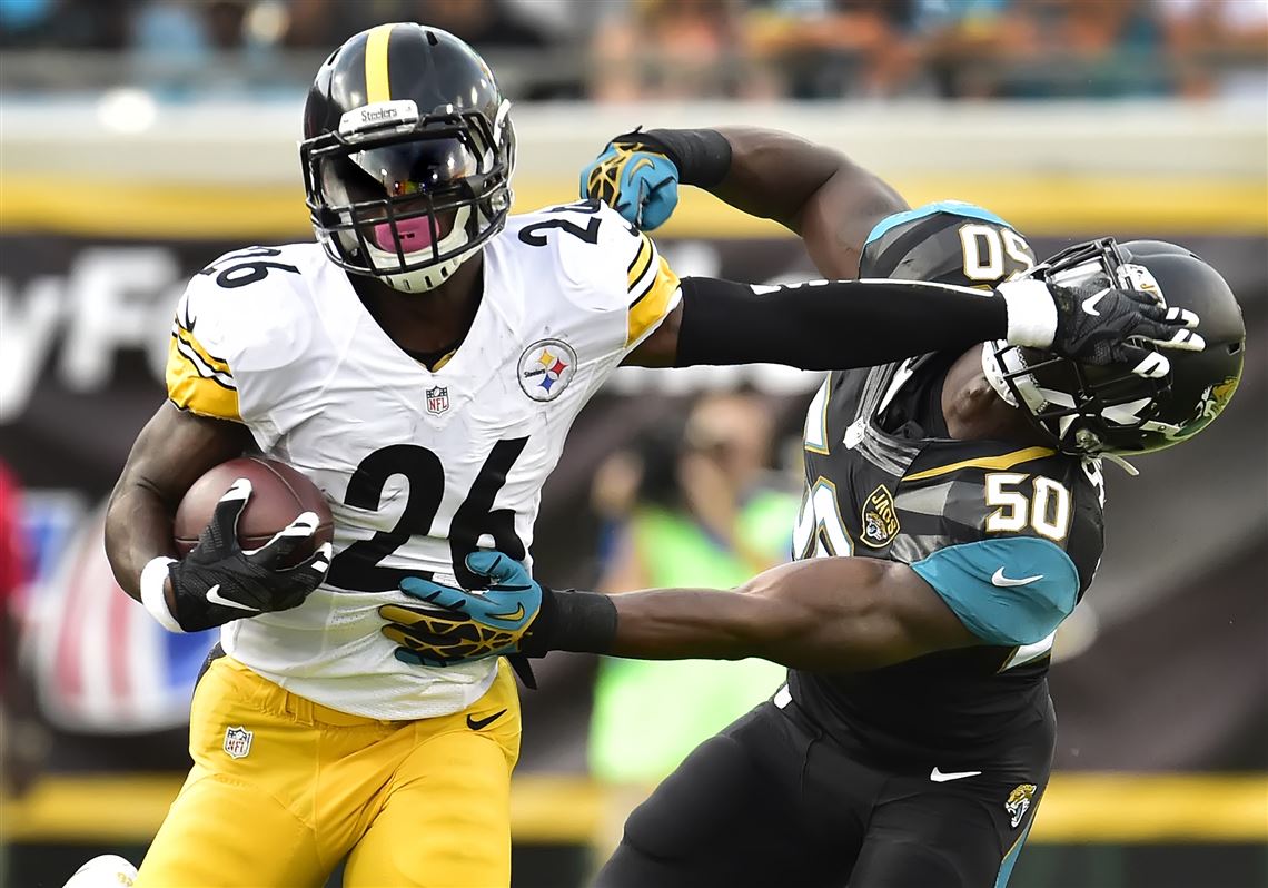 Le'Veon  Bell playing for the Pittsburgh Steelers before his holdout.
