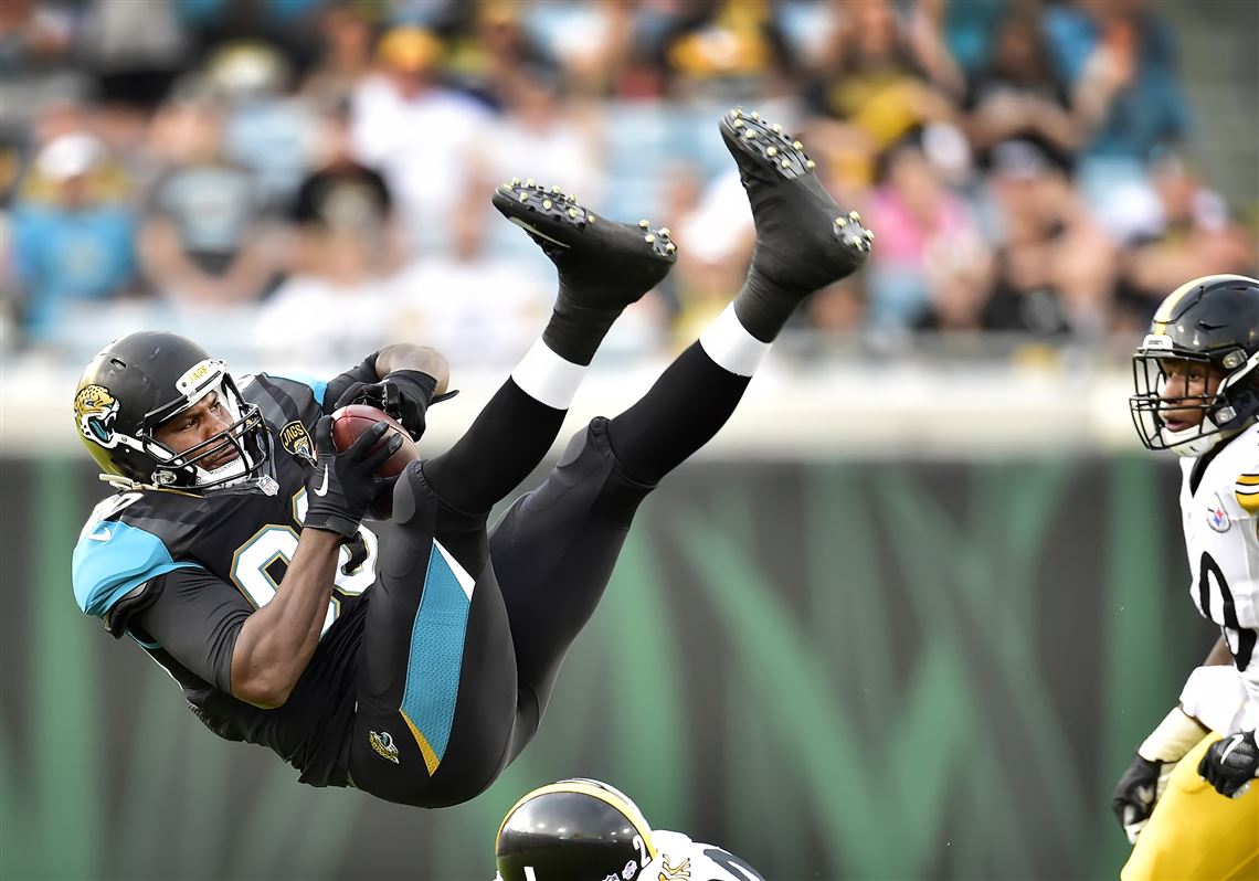 Jaguars top Steelers, but lose Julius Thomas to injury