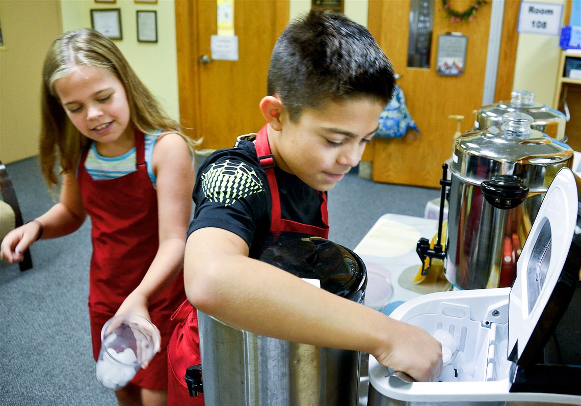 Studentrun coffee shop produces variety of dividends at Ross school