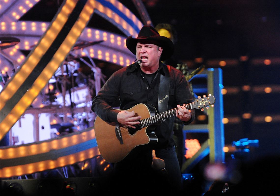 Pirates sign country music legend Garth Brooks to week-long contract for  spring training 