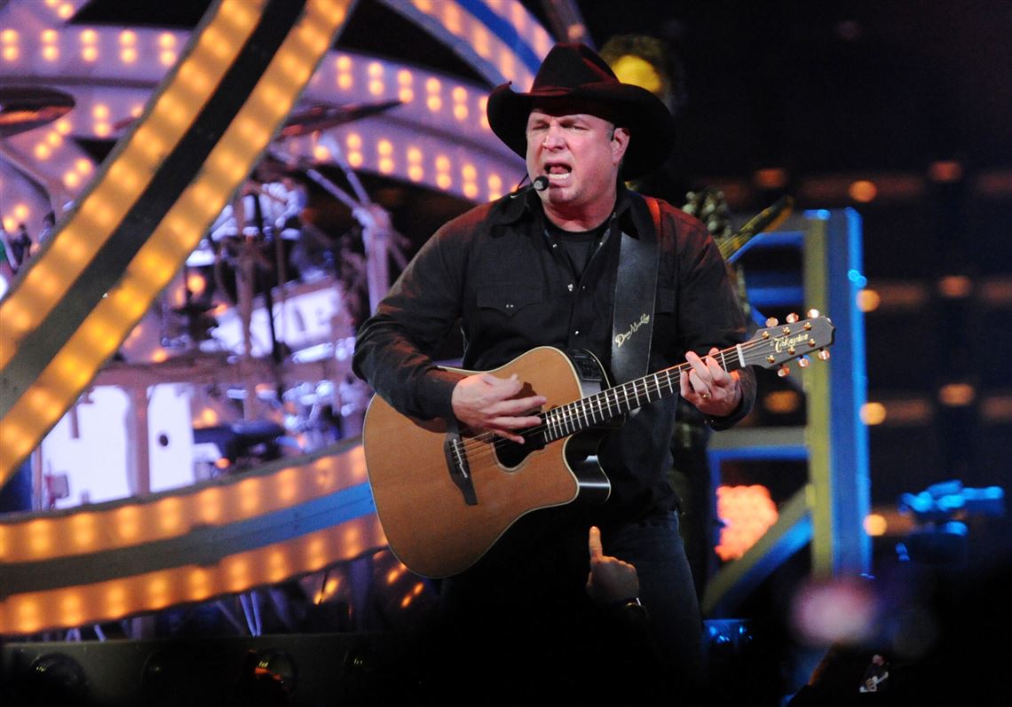 Collecting baseball cards and Roberto Clemente led Garth Brooks to his love  of the Pirates
