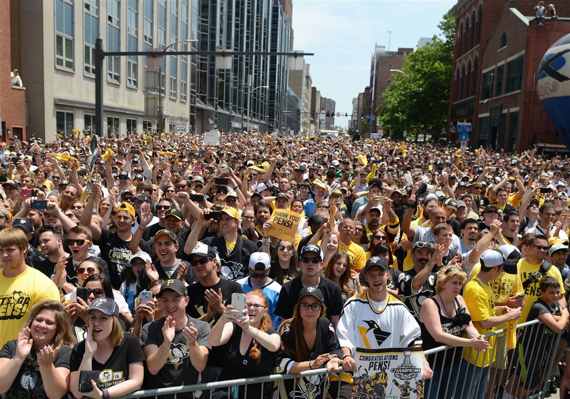 How many fans packed parade route for Chiefs? Crowd counting a