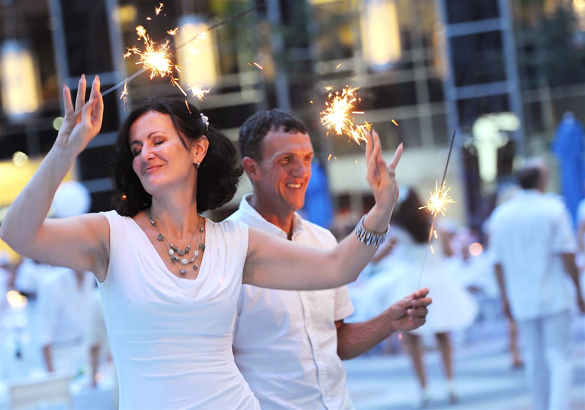 Diner en Blanc held in PPG Plaza Pittsburgh PostGazette