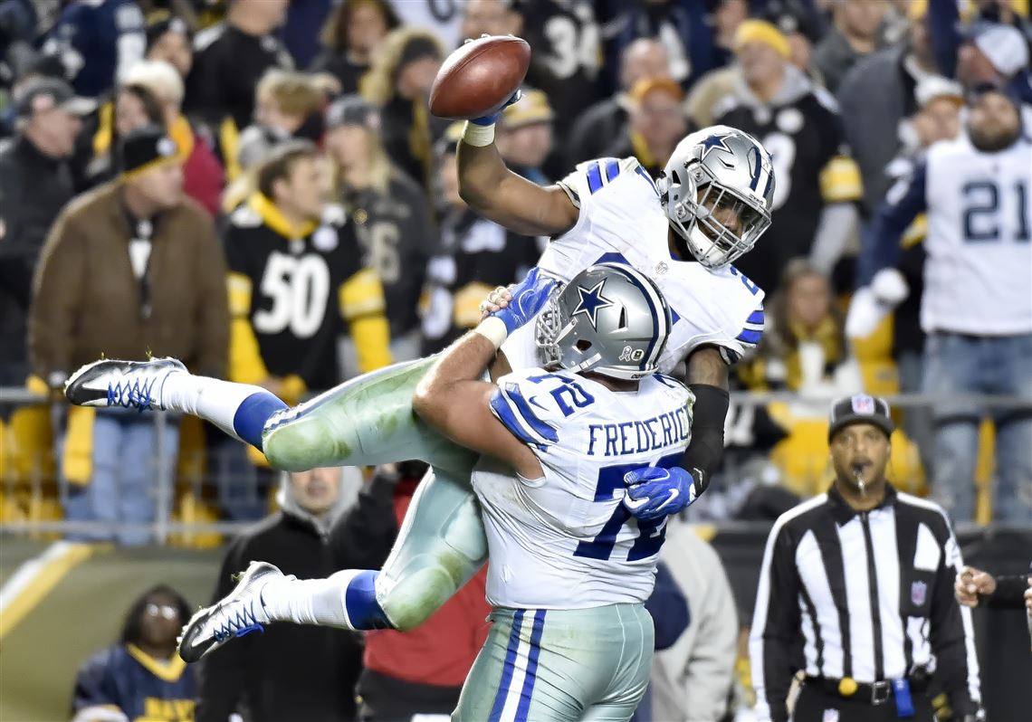 Dallas Cowboys - ‪Travis Frederick, Jason Witten and