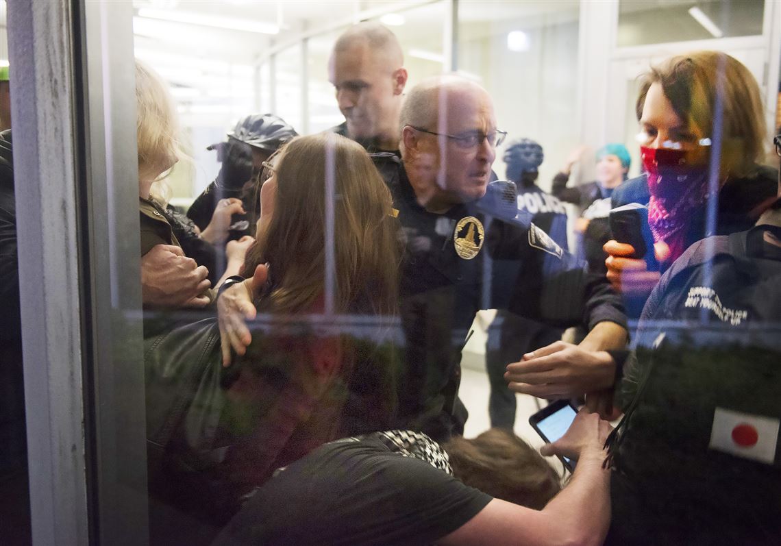 Pitt Protest Ends With Arrests At Dorm Pittsburgh Post Gazette