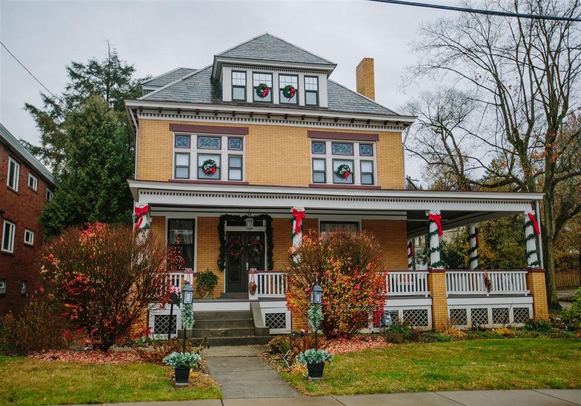 Couple Share Home In Crafton Christmas House Tour Pittsburgh Post Gazette