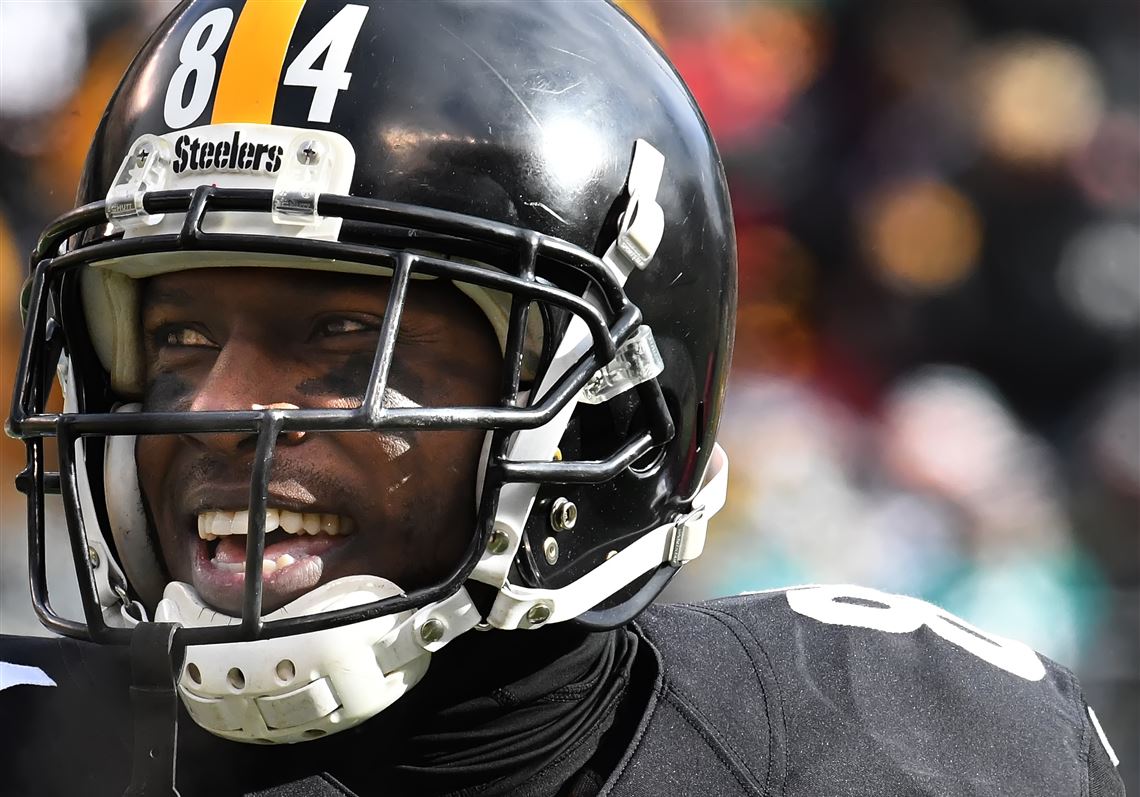 Steelers' Antonio Brown rolls live locker room video after win