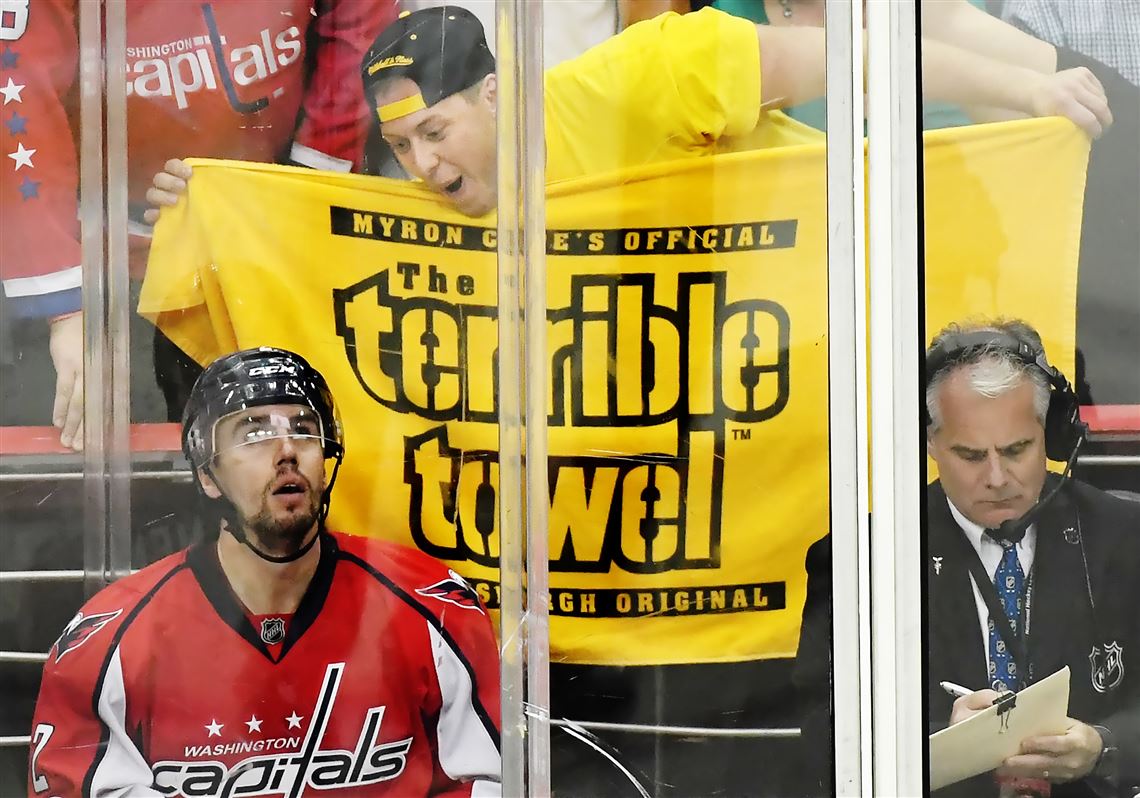Meet the Penguins fan who photobombed the Capitals' penalty box
