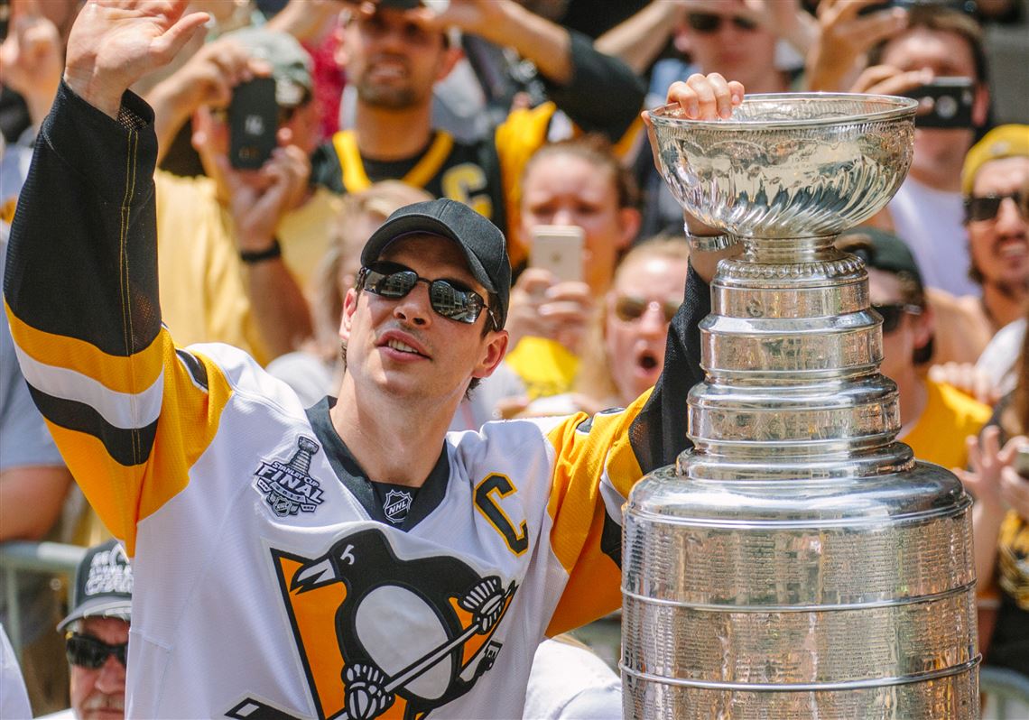 Watch the Pittsburgh Penguins raise the 2017 Stanley Cup banner 