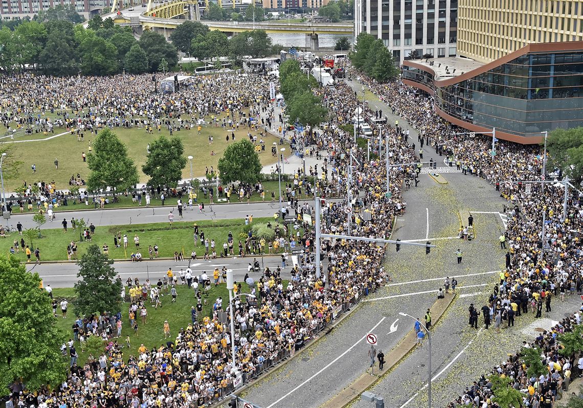 Penguins greeted by 400,000 fans at Stanley Cup parade