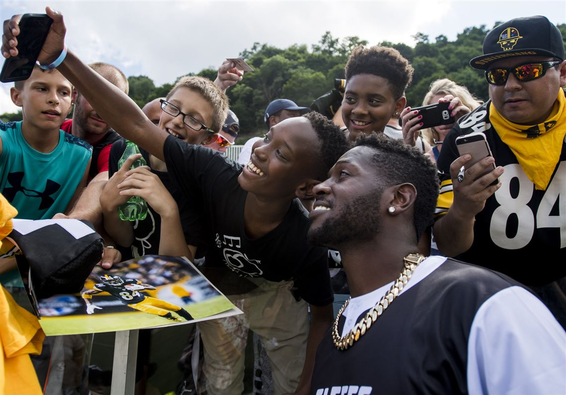 Antonio Brown's softball game features celebrities, dancing, Dan Rooney  tribute | Pittsburgh Post-Gazette