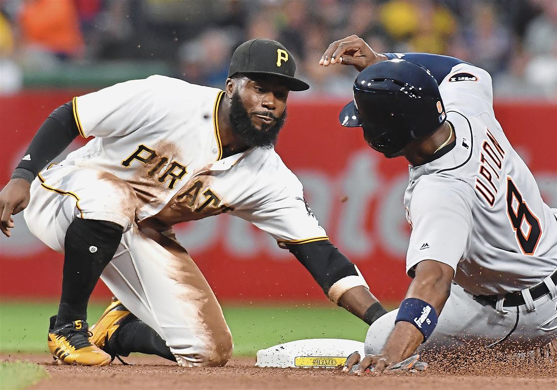 Report: Milwaukee Brewers interested in acquiring Josh Harrison from Pirates  - Brew Crew Ball