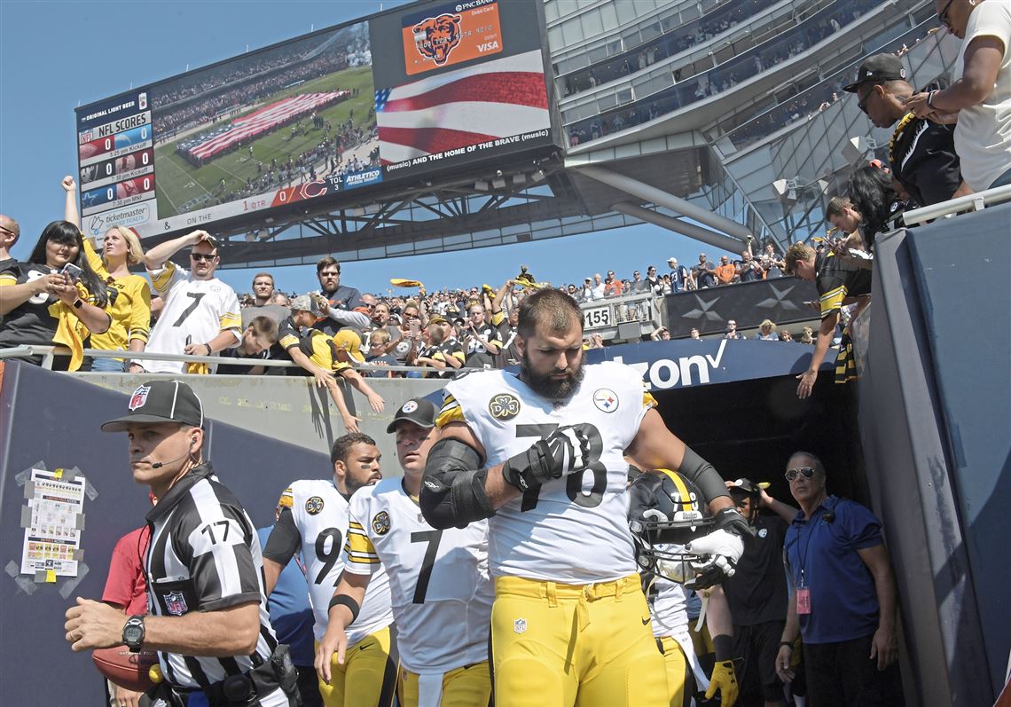 Alejandro Villanueva's jersey top-seller day after he stands outside  Steelers tunnel for National Anthem