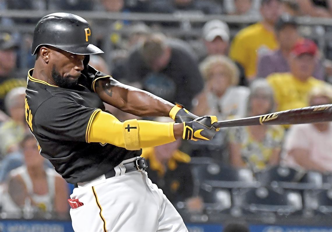 Andrew McCutchen gives out more batting gloves, takes on heckler