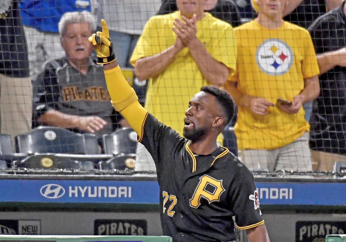 Fans thank Andrew McCutchen, question Pirates' motives following trade to  Giants