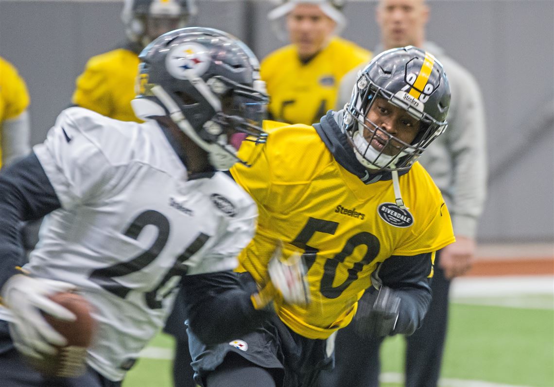 Vince Williams wears Ryan Shazier's jersey in practice