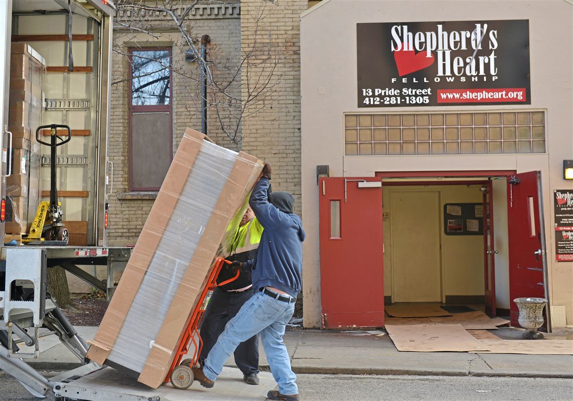 Building Hope Air Force volunteers assemble new furniture at homeless veterans shelter