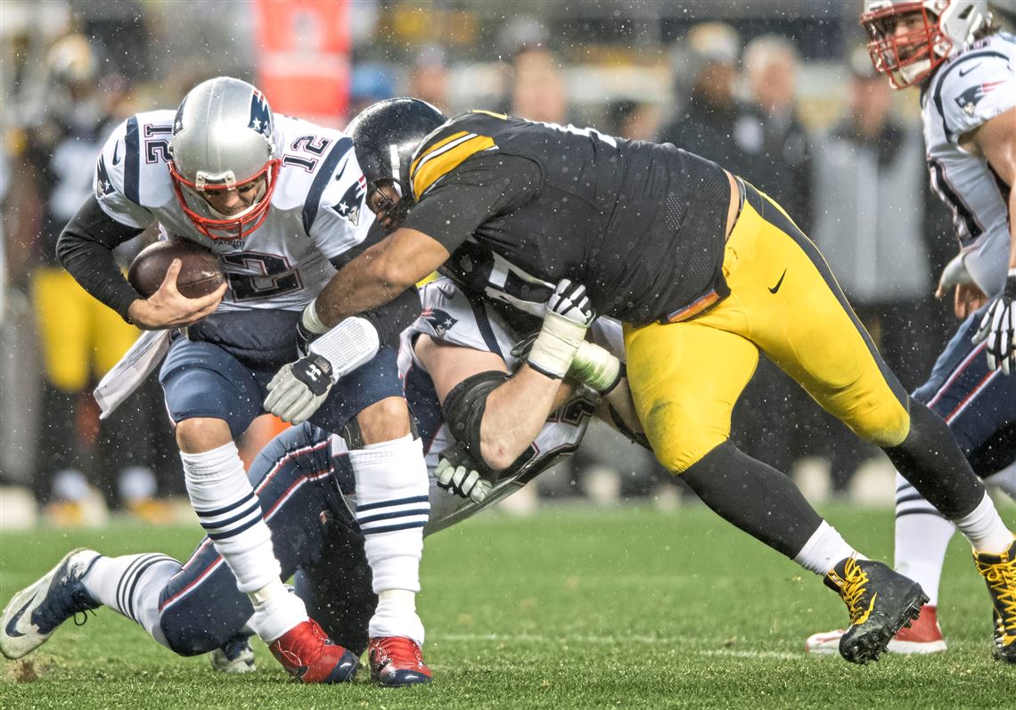 New England Patriots quarterback Tom Brady (12) passes under pressure from  Pittsburgh Steelers defensive end Cameron Heyward, right, during the second  half of an NFL football game in Pittsburgh, S …