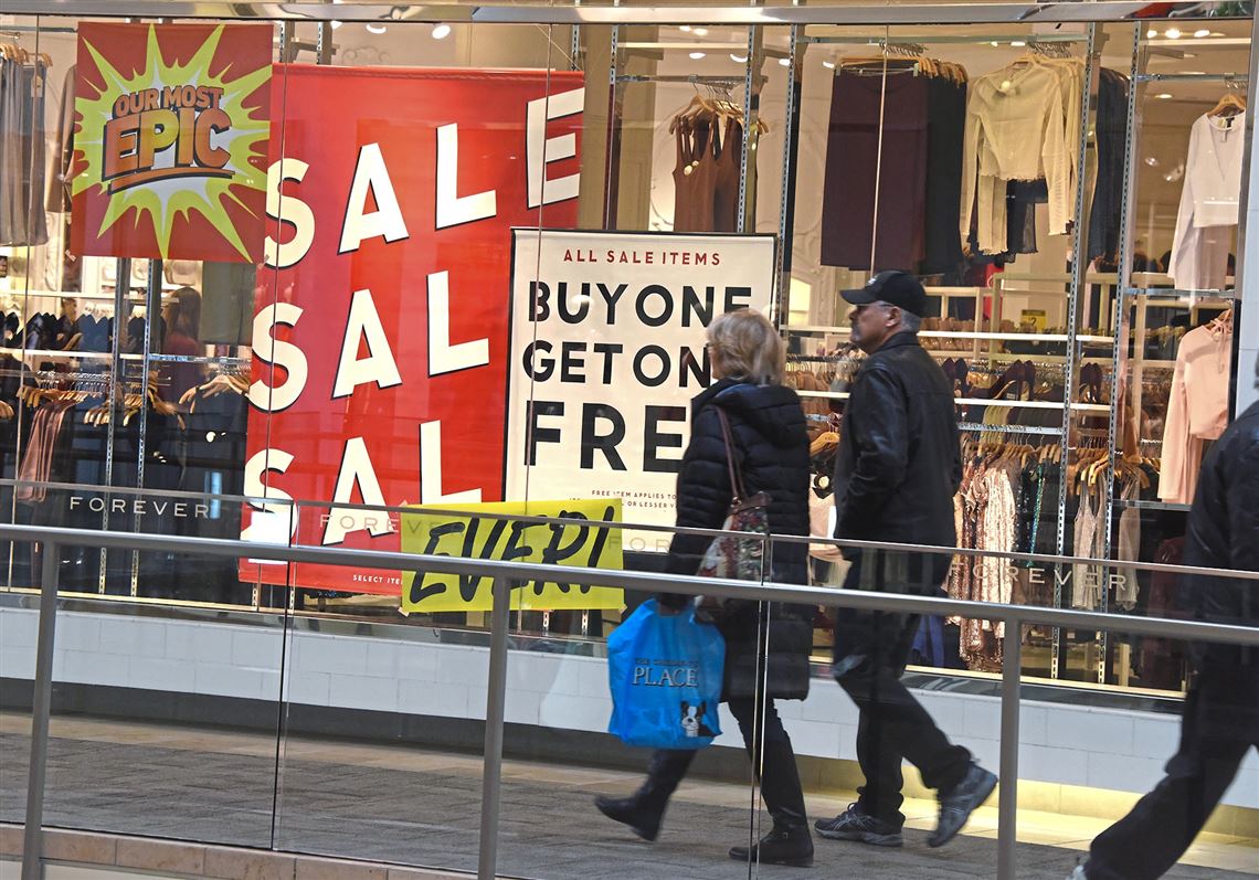 US Christmas shopping gets strong final push, shutdown and all