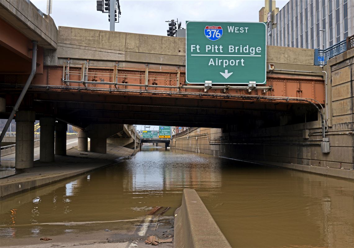 Flooding closes roads, Ohio River rises to highest point in 13 years
