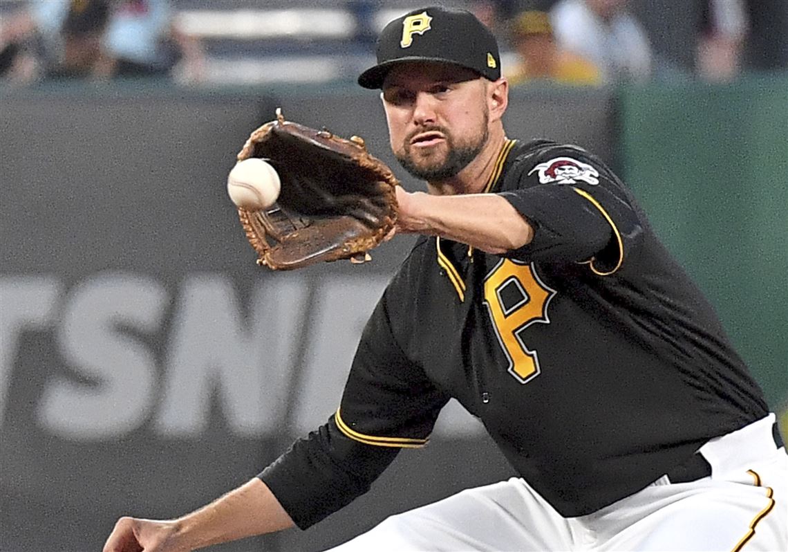 Jordy Mercer plays against Pittsburgh Pirates