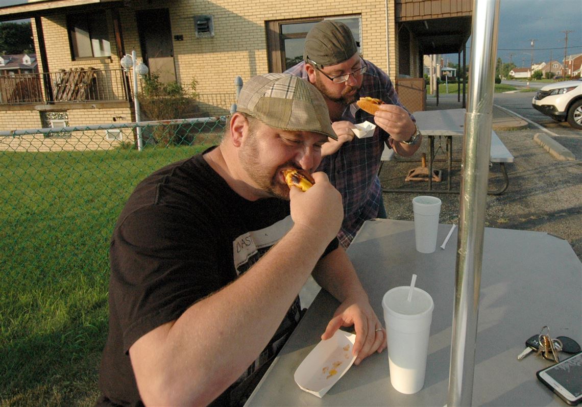 Meet Hot Dog Mark, the man who really relishes his job at Target Field