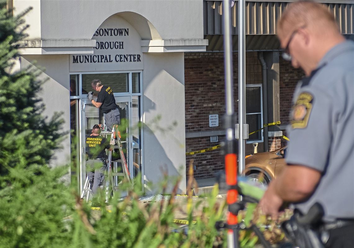 Gunman killed after shooting four people in Masontown municipal