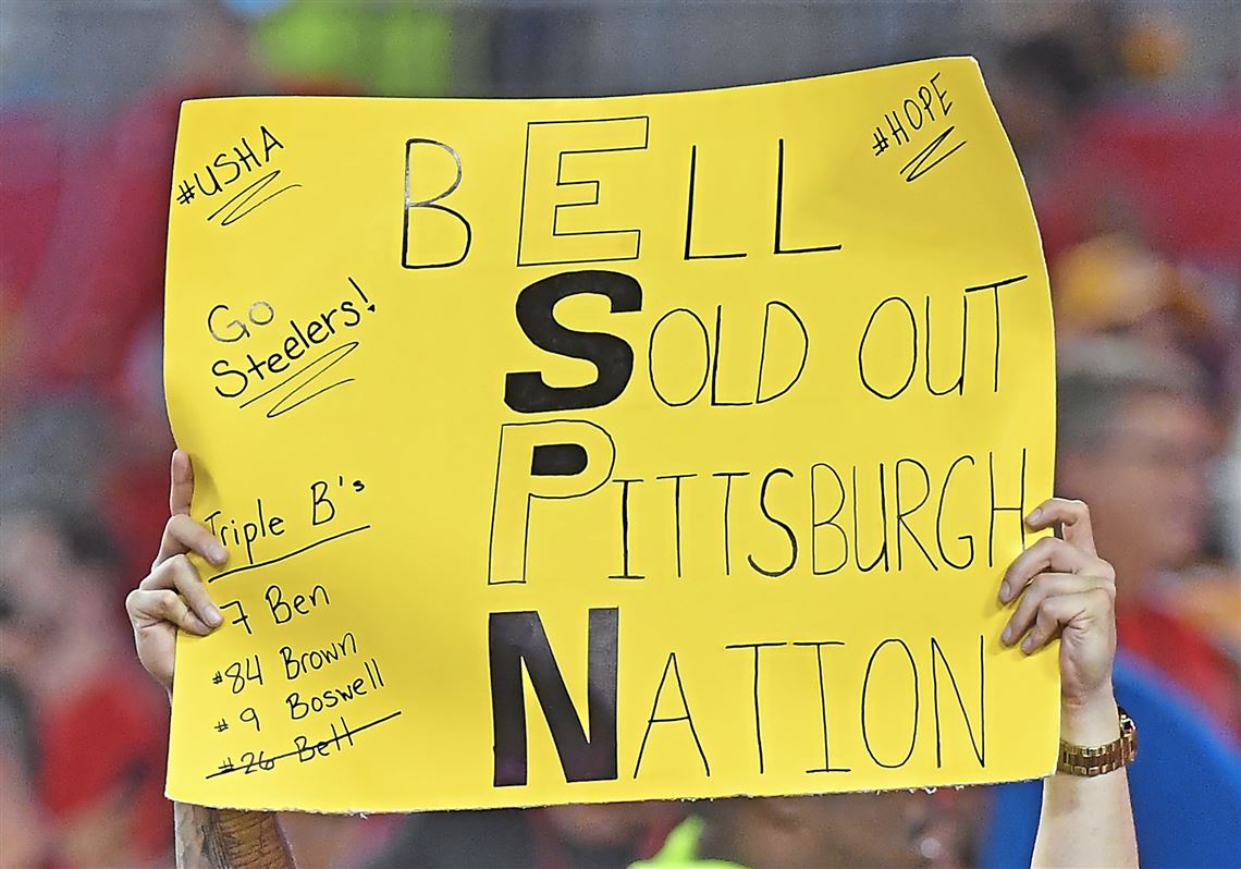 Steelers fans show displeasure with Antonio Brown and Le'Veon Bell