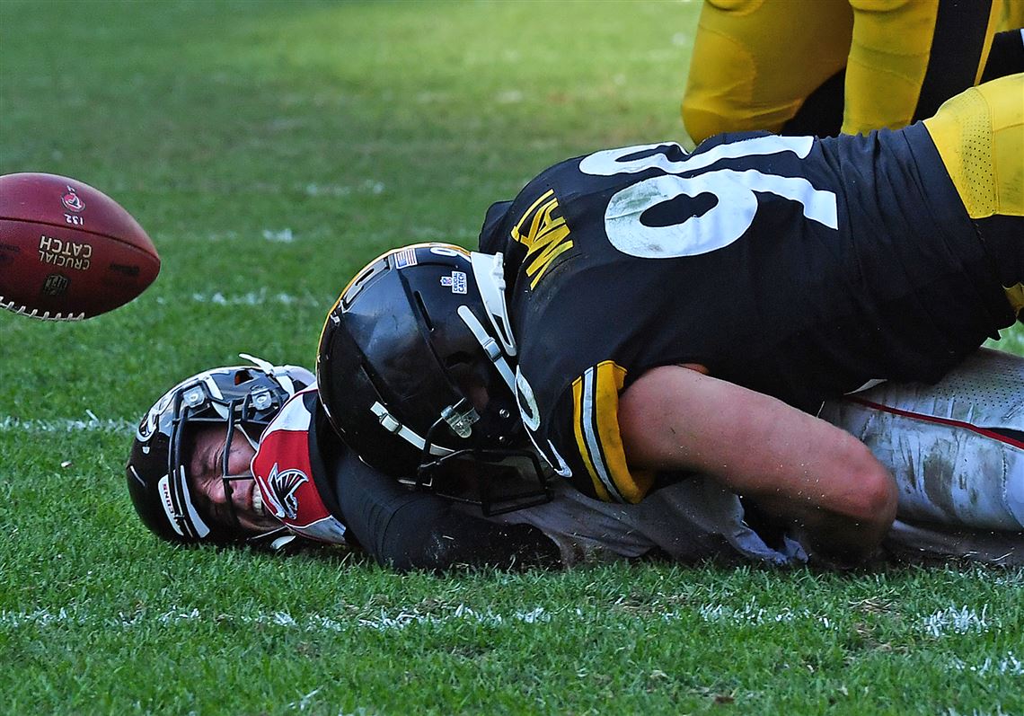 Steelers fans incensed by controversial roughing the passer call