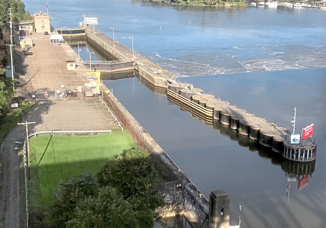 The U.S. Army Corps of Engineers' No. 2  Lock and Dam sits near the Highland Park Bridge. Rye Development of Boston is planning to construct a hydroelectric power plant at the site.