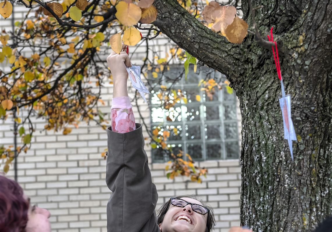 Crafters create Jewish hearts for Pittsburgh and more than 40 volunteers hang them in the city
