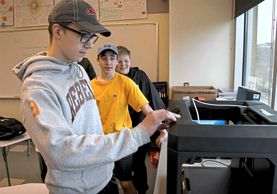 Bethel Park students learn about making honeycombs for active beehive
