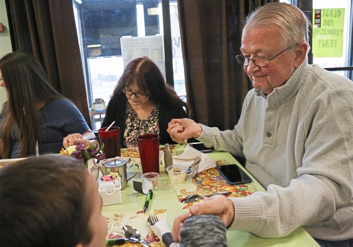 Bethel Park diner dishes up free Thanksgiving dinners