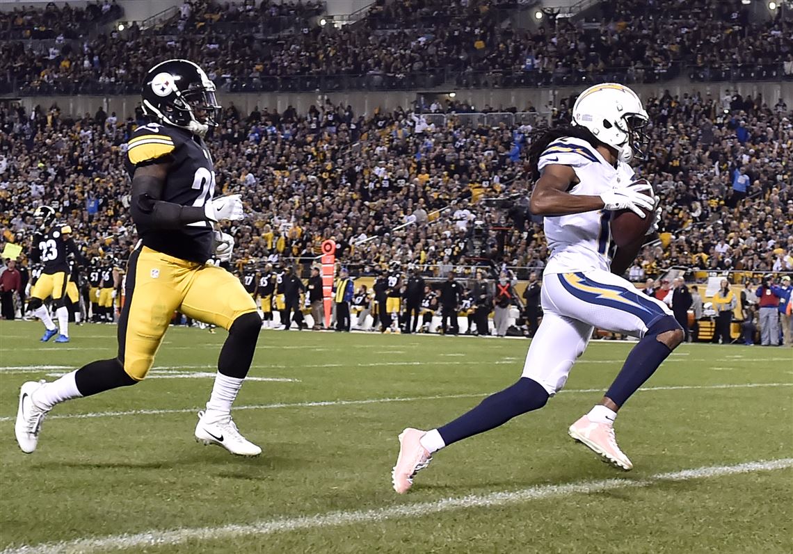 Los Angeles Chargers Travis Benjamin runs in for a touchdown