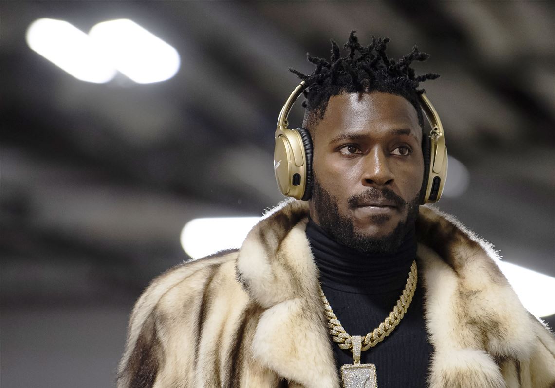 Report: Antonio Brown threatens retirement over new NFL helmet