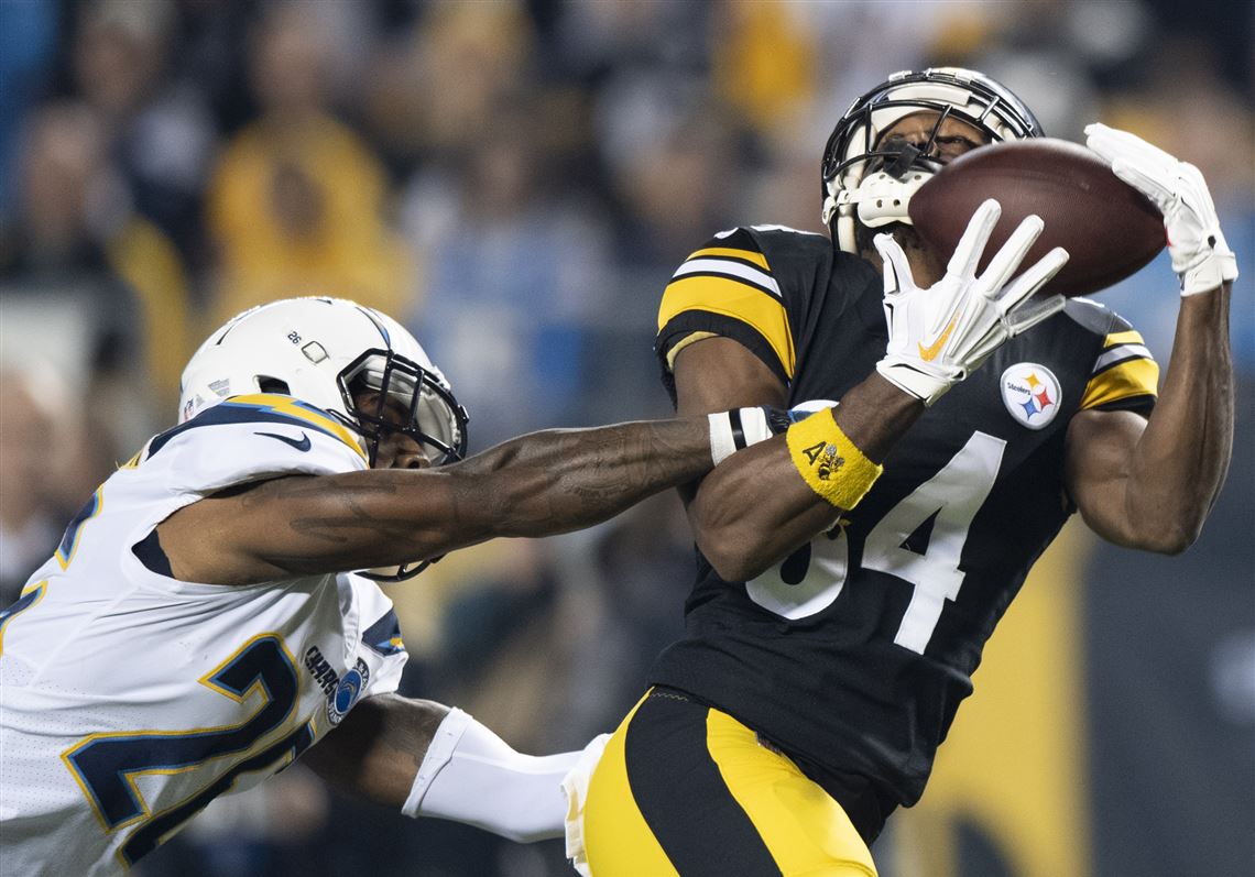 Antonio Brown pulls in a catch Dec. 2, 2018, against the Chargers at Heinz Field.