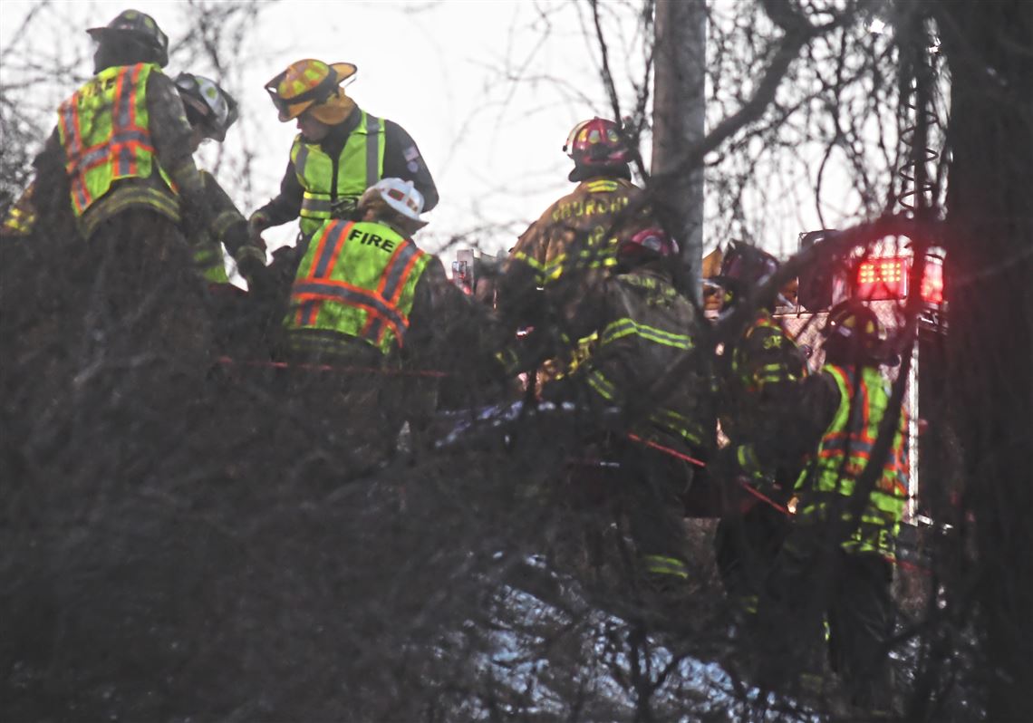 TRAFFIC: Parkway East lane restriction lifted after car goes over hillside