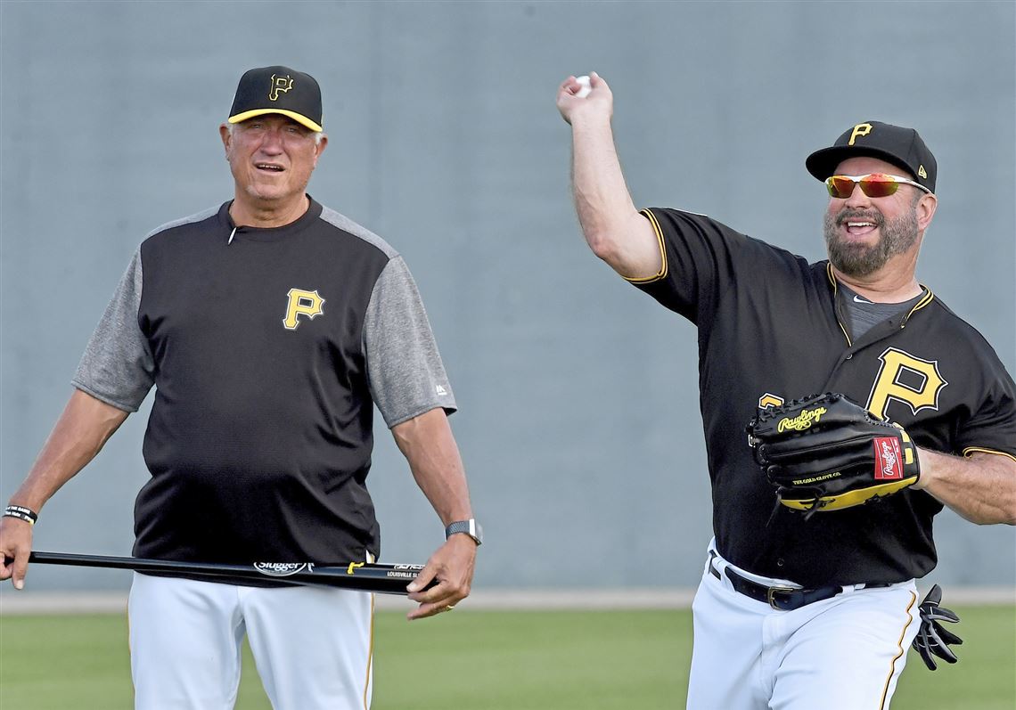 Garth Brooks, Pirates relish opportunity to combine forces