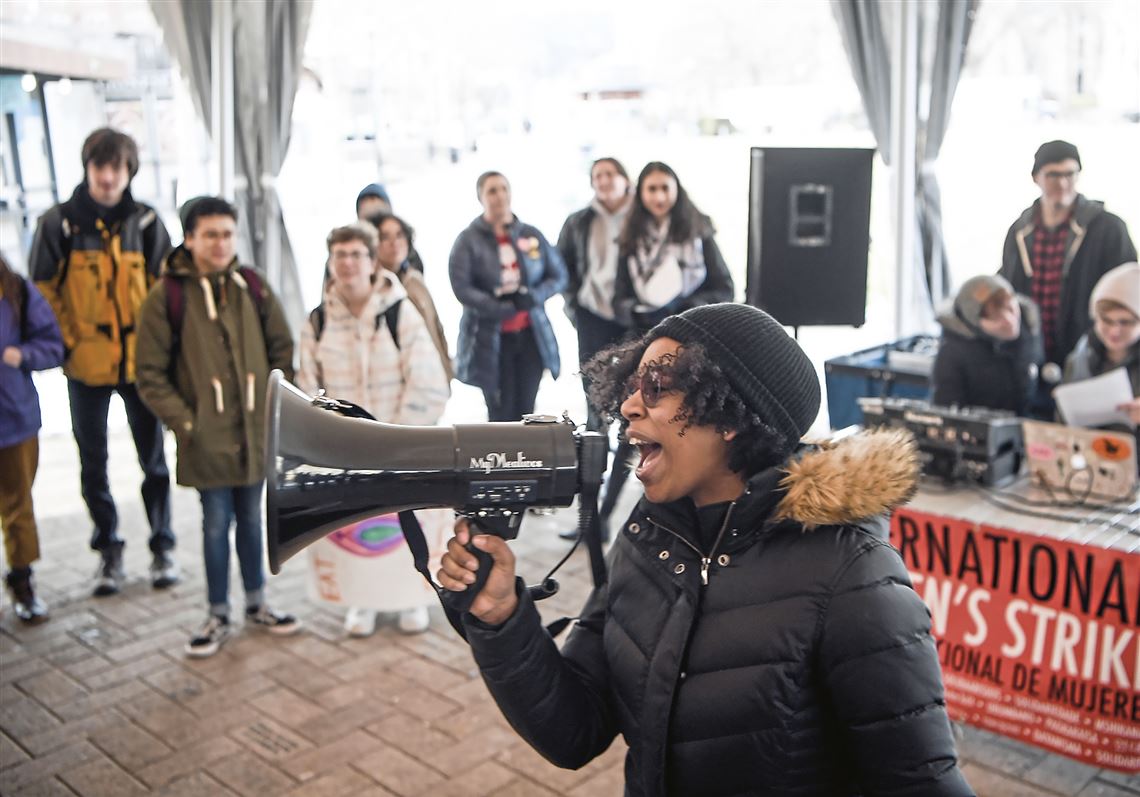 Students rally in Oakland a day before International Women's Strike