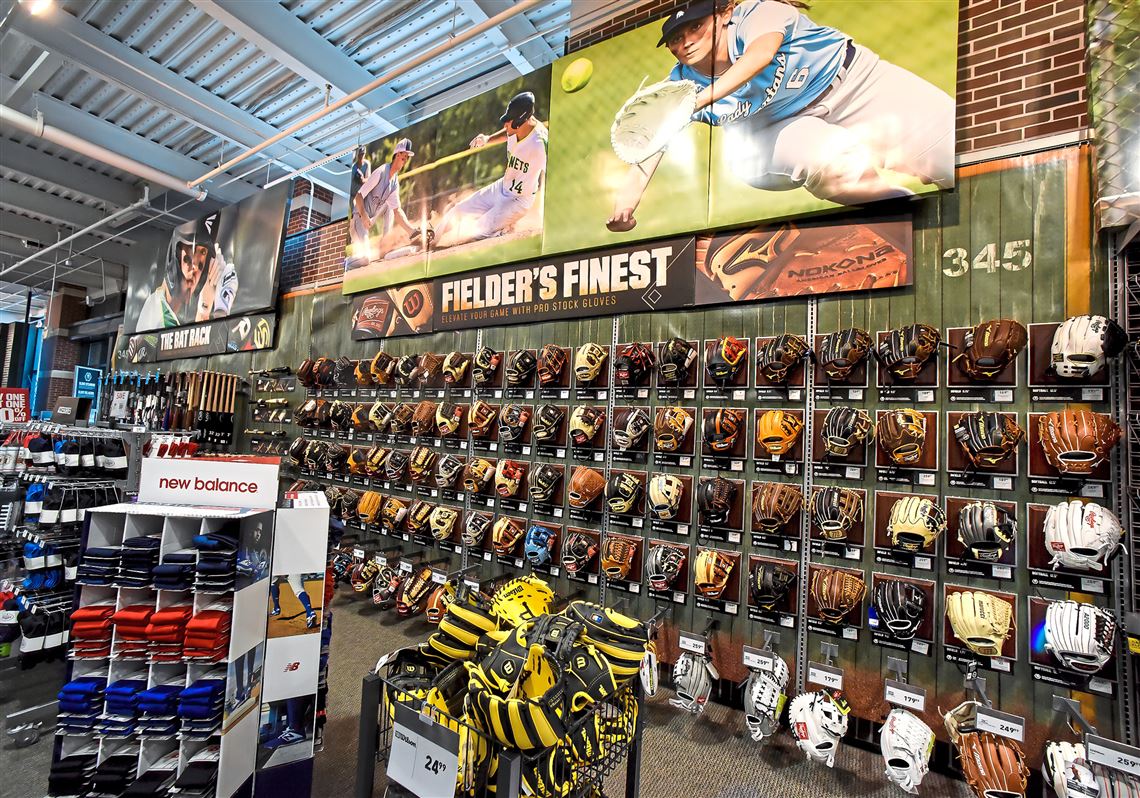 Dick's Sporting Goods to pull guns, hunting gear from 440 more