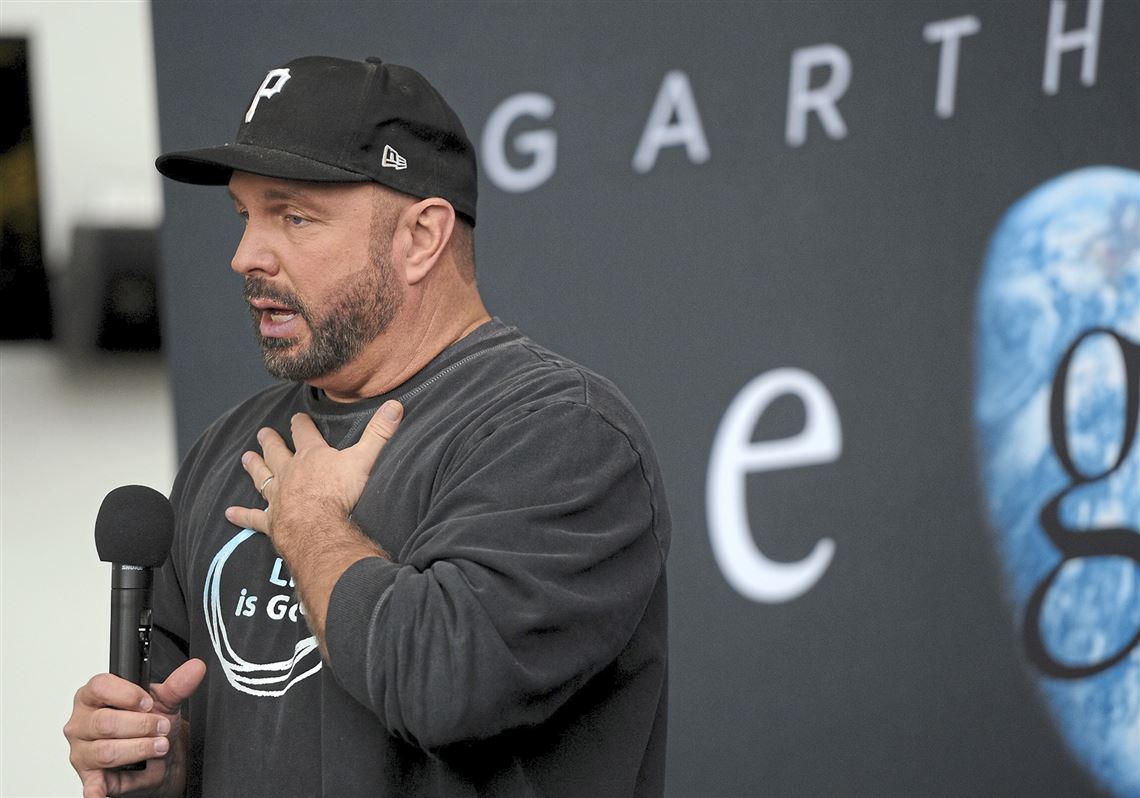 Garth Brooks at Heinz Field: 'I think my superpower is I’m just a regular guy … very lazy, very ordinary'