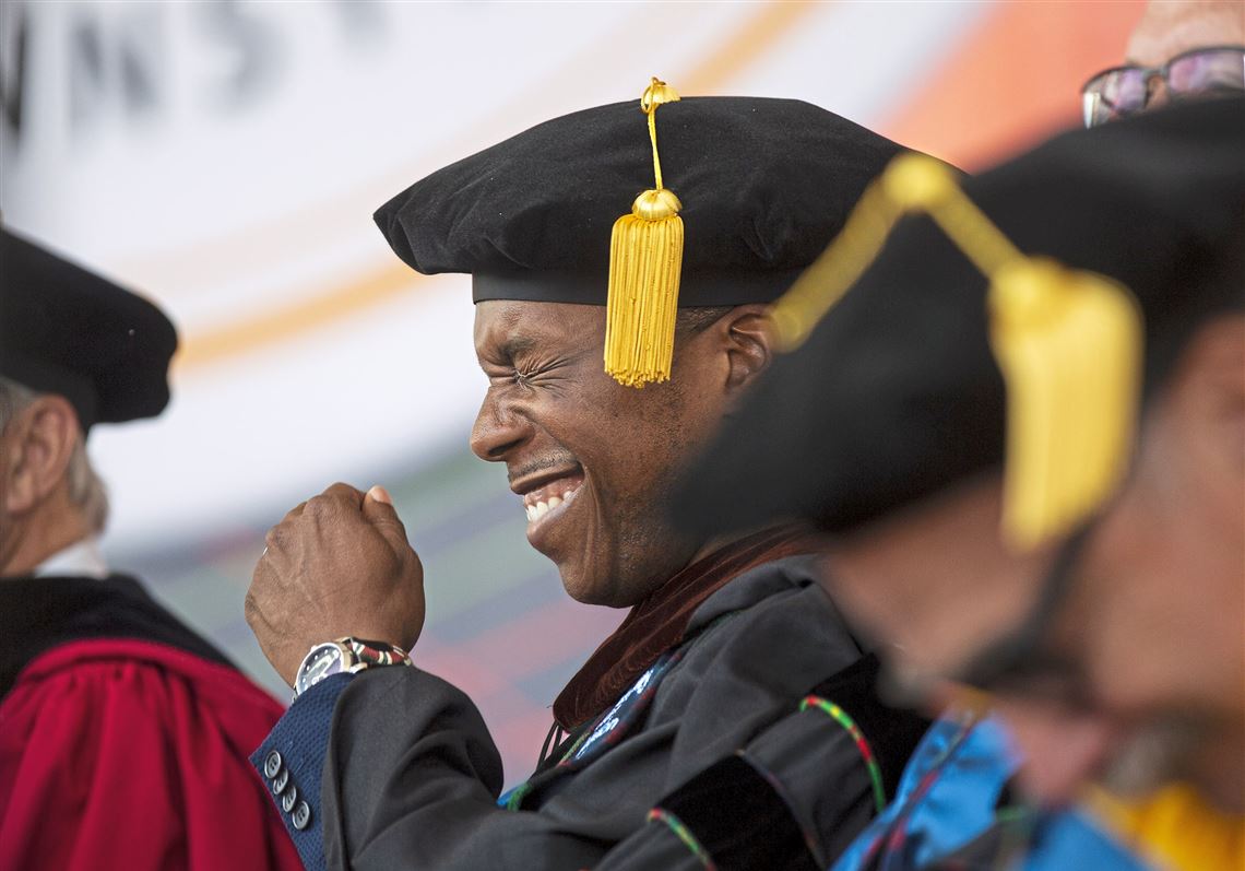Leslie Odom Jr. evangelizes at CMU's graduation ceremony