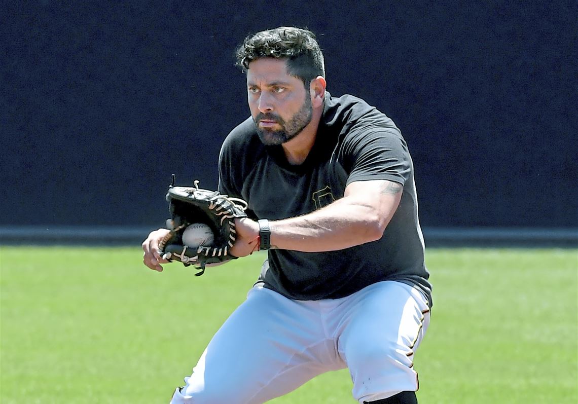 Pirates Extend Francisco Cervelli - MLB Trade Rumors