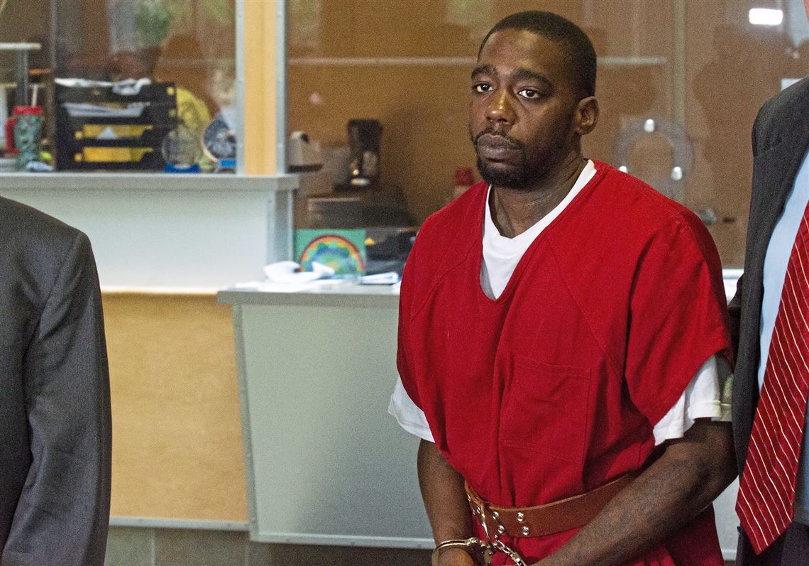 Man accused of killing officer is arraigned